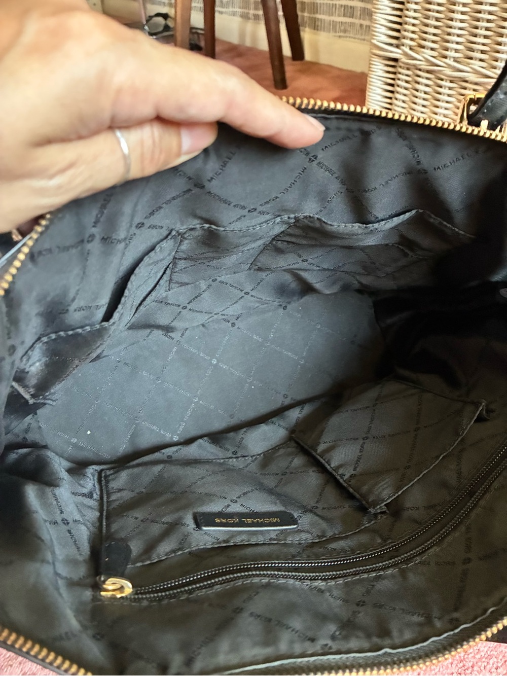 Michael Kors Black Voyager Tote Bag with Gold Logo Charm, excellent condition - Picture 10 of 11